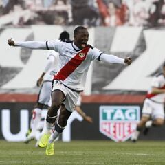 Advíncula ya es propiedad del Rayo Vallecano