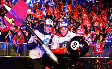 Marc y Álex Márquez, los flamantes campeones del mundo de MotoGP y Moto2 respectivamente, celebran en su Cervera natal sus títulos.