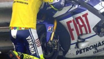 <b>UNA DESPEDIDA ESPECIAL. </b>Así dijo Rossi adiós a Yamaha en el GP de Valencia 2010, pero en realidad fue un 'hasta luego' porque ahora regresa a la marca japonesa.