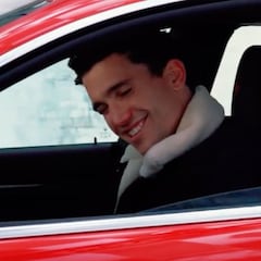 Jaime Lorente presume de su famoso 'Maserati'