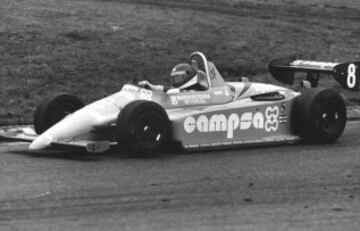 Llegó a la Fórmula 1 y participó en 32 grandes premios, debutando el 3 de abril de 1988 en Jacarepagua (Brasil), logrando un único punto a lo largo de su trayectoria en el Gran Premio de Gran Bretaña de 1989 al terminar en 6ª posición.