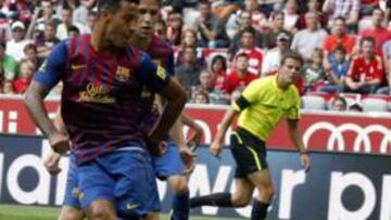 <b>FRIALDAD. </b>Thiago culminó con la sangre fría de un veterano la jugada de estrategia que supuso el primer gol del Barcelona. Abajo, Iniesta, su mejor socio en el partido de ayer.