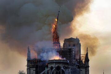 Devastador incendio  de la catedral de Notre Dame, uno de los monumentos más emblemáticos de París.