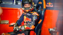 Dani Pedrosa en el box de KTM.