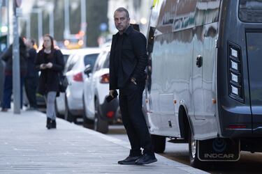 Los jugadores de las distintas secciones del Barcelona y representantes del mundo del fútbol le dan el último adiós al doctor Carles Miñarro García.