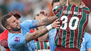 Jeddah (Saudi Arabia), 22/12/2023.- Manchester City's Kyle Walker (L) scuffles with Fluminense's Felipe Melo (R) after the FIFA Club World Cup 2023 final match beween Manchester City and Fluminense FC in Jeddah, Saudi Arabia, 22 December 2023. (Mundial de Fútbol, Arabia Saudita) EFE/EPA/ALI HAIDER
