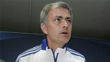 <b>ELOGIO A PEP.</b> Mourinho asegura que él renovaría a Guardiola por 50 años.