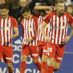 Fran Fernández apenas rota en su once definido