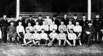 El Sunderland es el sexto equipo con m芍s t赤tulos ligueros de Inglaterra. El equipo del condado de Tyne y Wear tiene seis ligas inglesas, conseguidas entre 1892 y 1936. Actualmente se encuentra en la League 1 (tercera divisi車n inglesa) y lucha por volver a la Championship. En las temporadas 2016-17 y 2017-18 enlaz車 dos descensos consecutivos. Tiene dos r谷cords del f迆tbol ingl谷s, uno positivo y otro negativo. El primero, el del equipo que ha conseguido la mayor cantidad de puntos en una 迆nica temporada en el f迆tbol profesional, con 105. Dicha cifra le sirvi車 para volver a la Premier, en la temporada 1998-99. El r谷cord negativo es el de la menor cantidad de puntos desde que se otorgan tres por victoria. En la 2005-06, militando en la Premier, consigui車 tan s車lo 15, que le costaron el descenso.