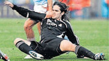 Gago perdió muchos balones, estuvo poco lúcido y se enredó con un Diarra espantoso.