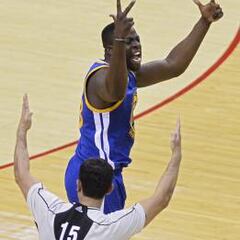 La lesión de Curry espolea a los Warriors: +29 en Texas