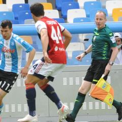 Discreta participación de 'Chucky' Lozano en el empate del Napoli contra Cagliari