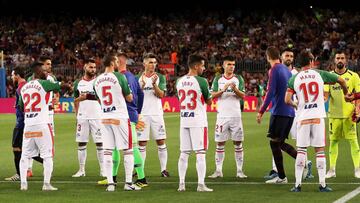 Pasillo del Alavés al Barcelona