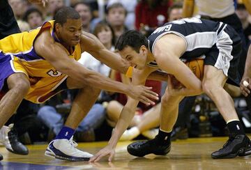 En la temporada 2003/04, el argentino, comenzó con más regularidad. Llegó a las semifinales de Conferencia donde cayó con los Spurs ante Los Angeles Lakers.