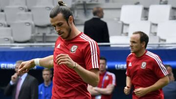 Bale breaks fan's nose with wayward shot in the warm-up