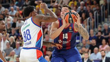 Willy Hernangomez, p¨ªvot del Barcelona, ante el Anadolu Efes en la Euroliga.