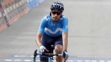 Mikel Landa entra en línea de meta de la etapa 17.