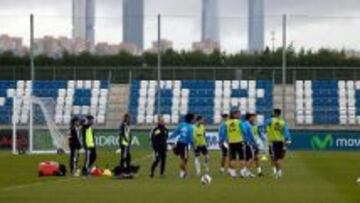 La plantilla del Real Madrid entrenándose en Valdebebas.