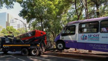 Choque Metrobús y camión en Reforma: 10 personas continúan hospitalizadas