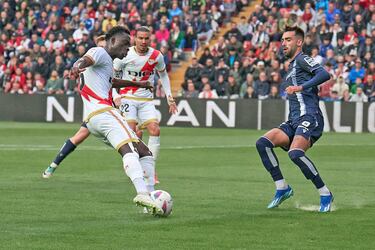 Mumin fue una de las novedades en el once de Francisco y cumplió con nota. Aseado en las labores defensivas, el central del Rayo participó también en ataque. Su compañero del eje de la zaga botó una falta y el ghanés cazó el rechace, anotando su primer gol con la Franja. Aprovechó su oportunidad.