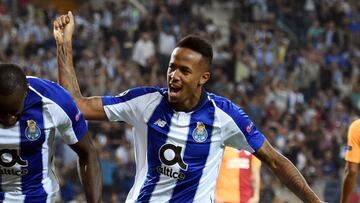 Central o lateral derecho, era una de las opciones que se barajaron para suplir a Dani Alves en el Mundial pero al final fue Fagner. Fichado por el Oporto de Sao Paulo por 8 millones. Titular por la derecha ante El Salvador.