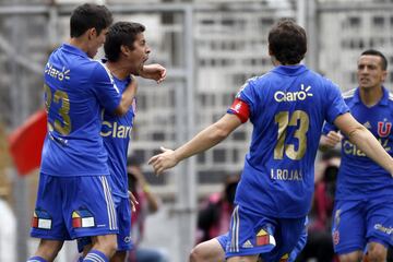 A un minuto de haber ingresado a la cancha, el argentino silenció al Monumental con el 2-2 parcial en el 2013. En el final, Flores puso el 3-2 para Colo Colo.