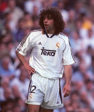 Militó en el Alavés durante tres temporadas entre 1993 y 1996. Jugó con el Real Madrid durante cuatro temporadas desde 1998 hasta 2002.