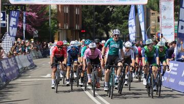 El ciclista del Finisher-Kern Pharma Haimar Etxeberría celebra su victoria en la Clásica Valladolid Memorial Ángel Lozano y Jesús Nieto.