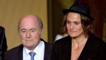 Joseph Blatter con Nadine Angerer, última Balón de Oro femenino.