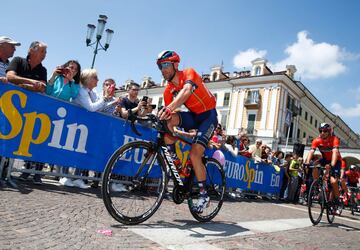 El italiano Cesare Benedetti ganó en la jornada 12 del Giro de Italia. Miguel Ángel López descontó tiempo en la general y Jan Polanc es el nuevo líder de la clasificación. 