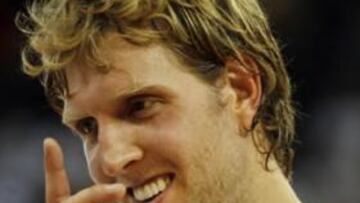 <b>ALIVIADO.</b> Después de la derrota ante Eslovenia, hasta el propio Nowitzki debía dudar de la presencia de sus selección en la siguiente ronda.