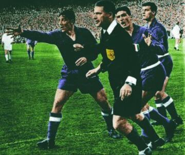 Real Madrid-Fiorentina partido de la Final de la Copa de Europa de 1957. Un penalti que desató la polémica.A falta de 20 minutos, Mateos sufrió una falta fuera del área. El colegiado pitó penalti ante las protestas italianas.