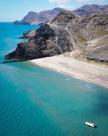 La playa de San José está ublicada en Níjar, y posee unas aguas muy similares a las anteriormente mencionadas, además de poseer una alta gama de servicios a su disposición, hoteles y un puerto deportivo, contando con todas las comodidades posibles. Además, se pueden encontrar diferentes calas.