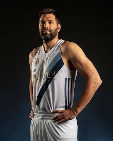 El Real Madrid Baloncesto se une a adidas y Lucasfilm para presetnar una nueva equipación inspirada en la saga cinematográfica Star Wars. Esta colección incluye dos camisetas de juego, la camiseta reversible de entrenamiento y dos modelos de camisetas ext