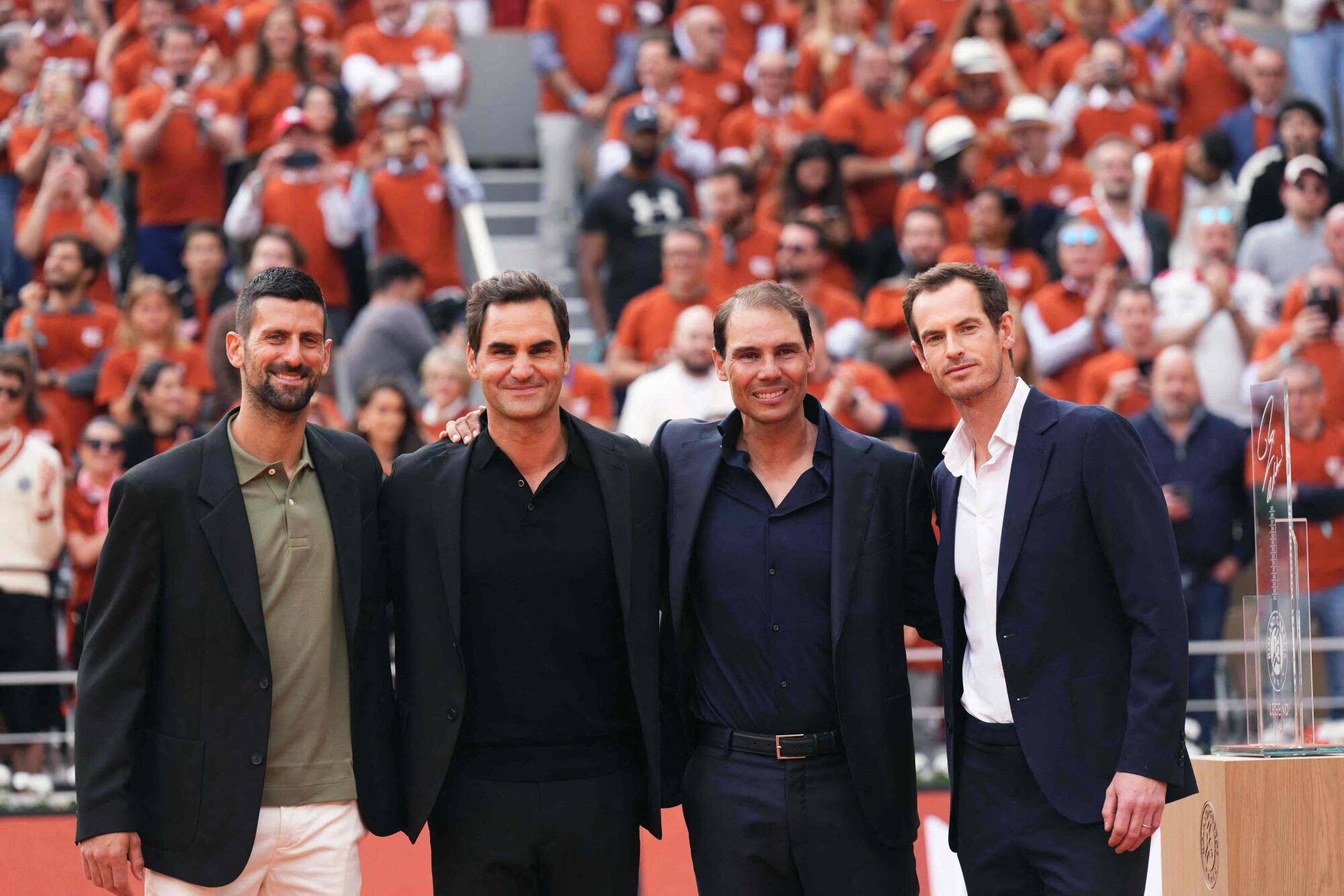Roger Federer, Novak Djokovic y Andy Murray acompañan a Rafa Nadal durante su homenaje. 