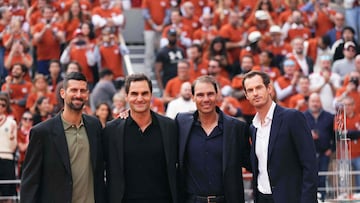 Roger Federer, Novak Djokovic y Andy Murray acompañan a Rafa Nadal durante su homenaje.