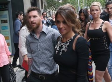 Antonella y Sofía (parejas de Messi y Luis Suárez) inauguran la boutique Sarkany en Barcelona