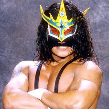 En los inicios de su carrera Juventud Guerrera prefirió desarrollarse en Estados Unidos, por lo que abandonó la AAA en 1996 para tener un paso fugaz en la ECW, posteriormente llegó a la WCW y perdió la máscara ante Chris Jericho en 1998.