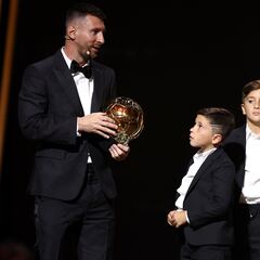 El mundo se rinde a Messi tras su octavo Balón de Oro