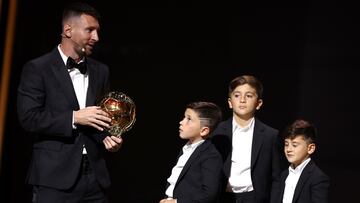 Paris (France), 30/10/2023.- Argentine international Lionel Messi is joined on stage by his three sons after winning the Ballon d'Or 2023 during the Ballon d'Or 2023 ceremony at the Theatre du Chatelet in Paris, France, 30 October 2023. (Francia) EFE/EPA/MOHAMMED BADRA
