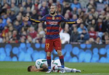 Aleix Vidal protesta después de un salto con Peñaranda. 