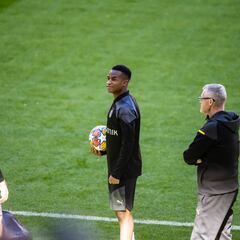 El Betis se obceca en Moukoko