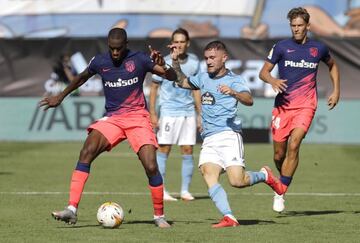 Kondogbia controla el balón durante el partido contra el Celta.