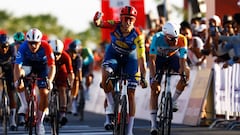 Jonathan Milan se resarce en el UAE Tour con su hermano Matteo 3º