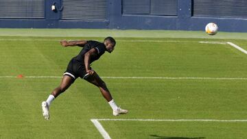 Sekou, durante el entrenamiento de este martes en La Rosaleda. 