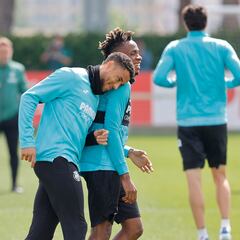 Chukwueze y Danjuma, fuera del amistoso ante Hannover 96