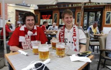 Los seguidores del Bayern Munich toman Madrid para animar a su equipo en el partido de ida de las semifinales de la Champions League que se disputará hoy en el Santiago Bernabéu.