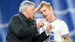 Ancelotti y Kroos, durante un partido.