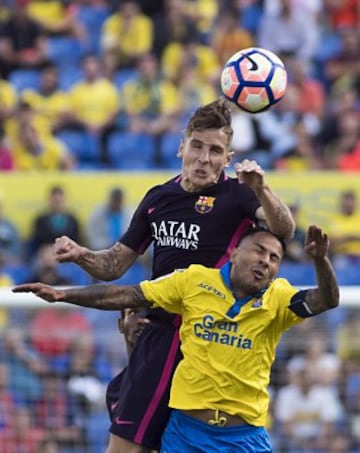 Digne y Jonathan Viera.