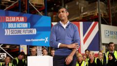 British Prime Minister Rishi Sunak holds a speech during his visit to the Well Healthcare Supplies as he campaigns in the Midlands, in Stoke, Britain, July 1, 2024. Dan Kitwood/Pool via REUTERS